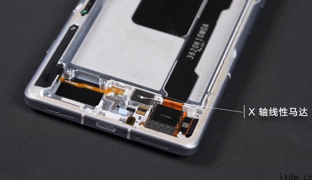 Redmi K40 游戏增强版拆卸：六方碳化硼散热，肩键构造亮相