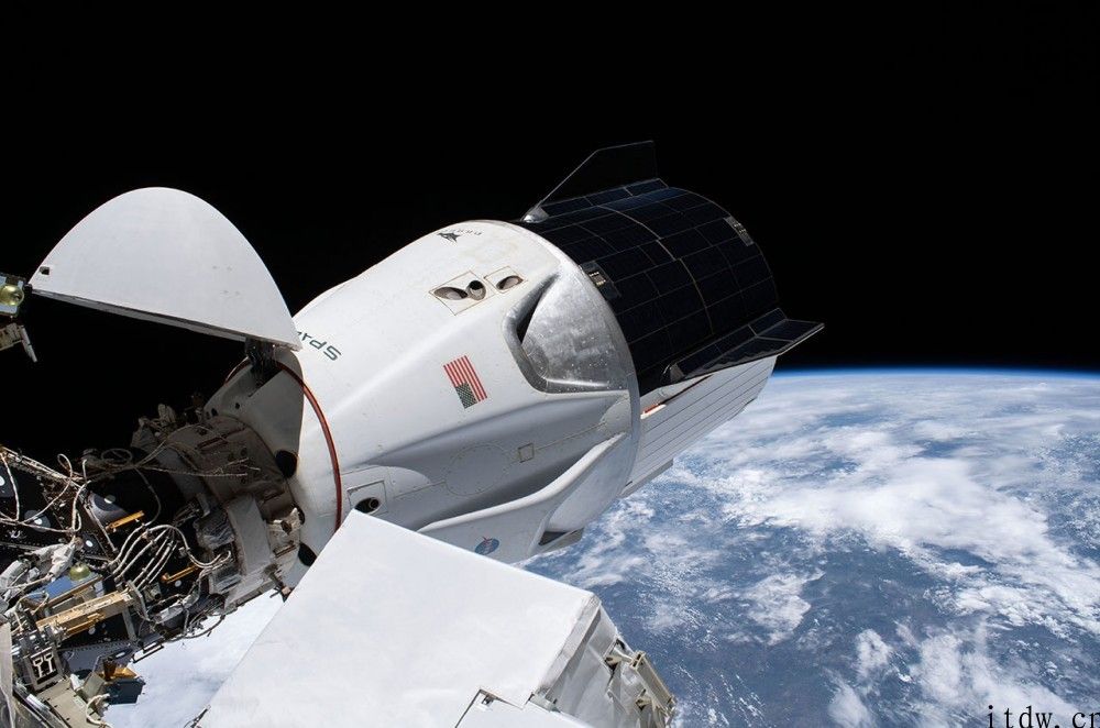 SpaceX Crew-1 龙飞船将要返回地球，4 名宇航员准备就绪