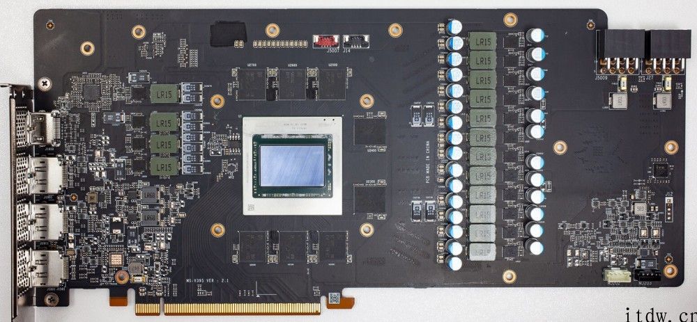 外星人 OEM 版 RX 6800XT 显卡曝光：绿色 PCB，无徽标