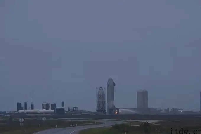 马斯克 SpaceX SN15 飞船着陆取得成功，人类离火星更近了