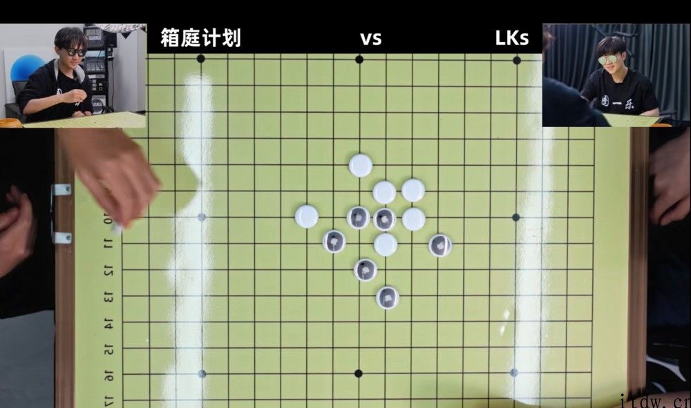 用iPhone AirTag 下五子棋是什么体验，B 站有 UP 主花 1.2 万余元买了 64 个