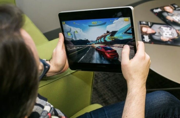 10 岁的 Chromebook：从「平平无奇」到「销量黑马」