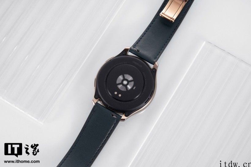 【IT之家开箱】一加 OnePlus Watch (钴合金限定版) 图赏