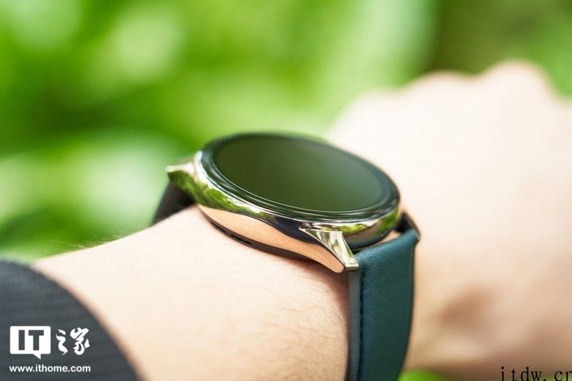 【IT之家开箱】一加 OnePlus Watch (钴合金限定版) 图赏