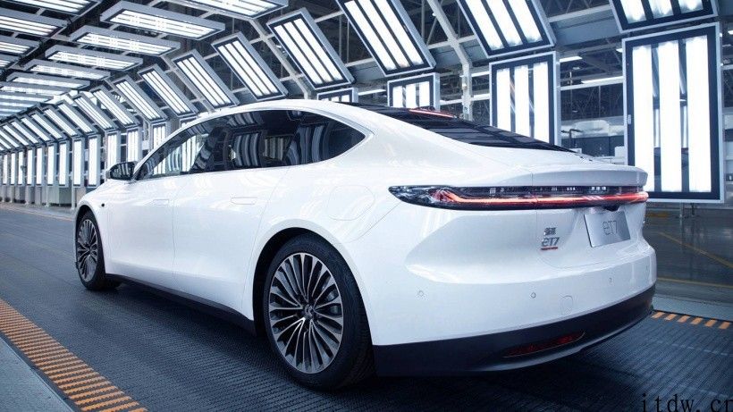 蔚来 ET7 第一台生产线认证样车下线，第一批预计2020年 Q1 交付
