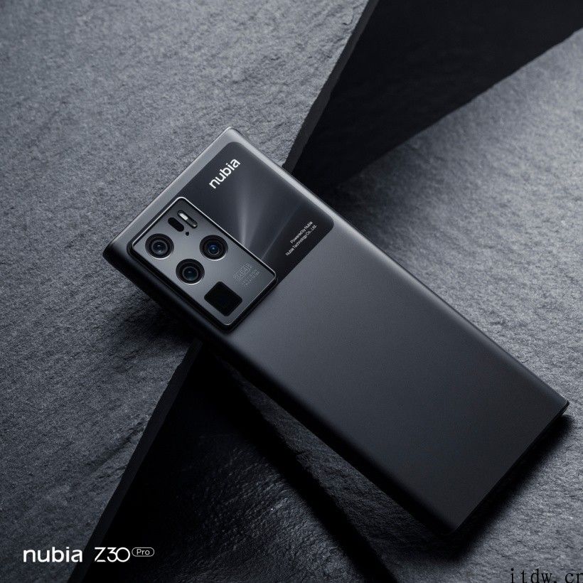 努比亚 Z30 Pro“浩瀚黑”配色公布，真机已曝光