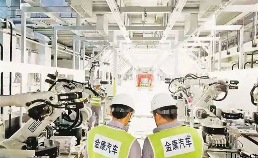 当第一台与华为智能车机系统深度绑定赛力斯 SF5 出现华为体