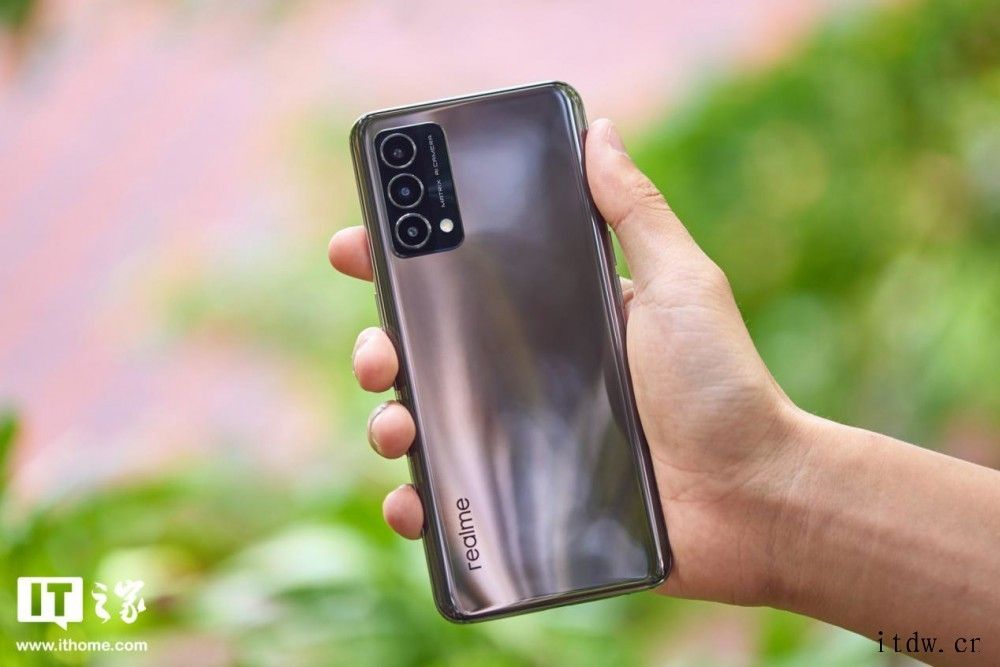 realme 真我 Q3 Pro 狂欢版获得 456228 realme 真我 Q3 Pro 狂欢版升级 6400 万流