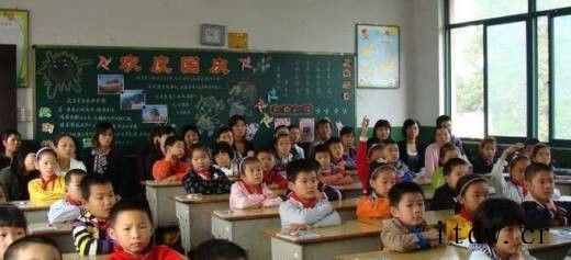 怎样让学生迅速安静下来？