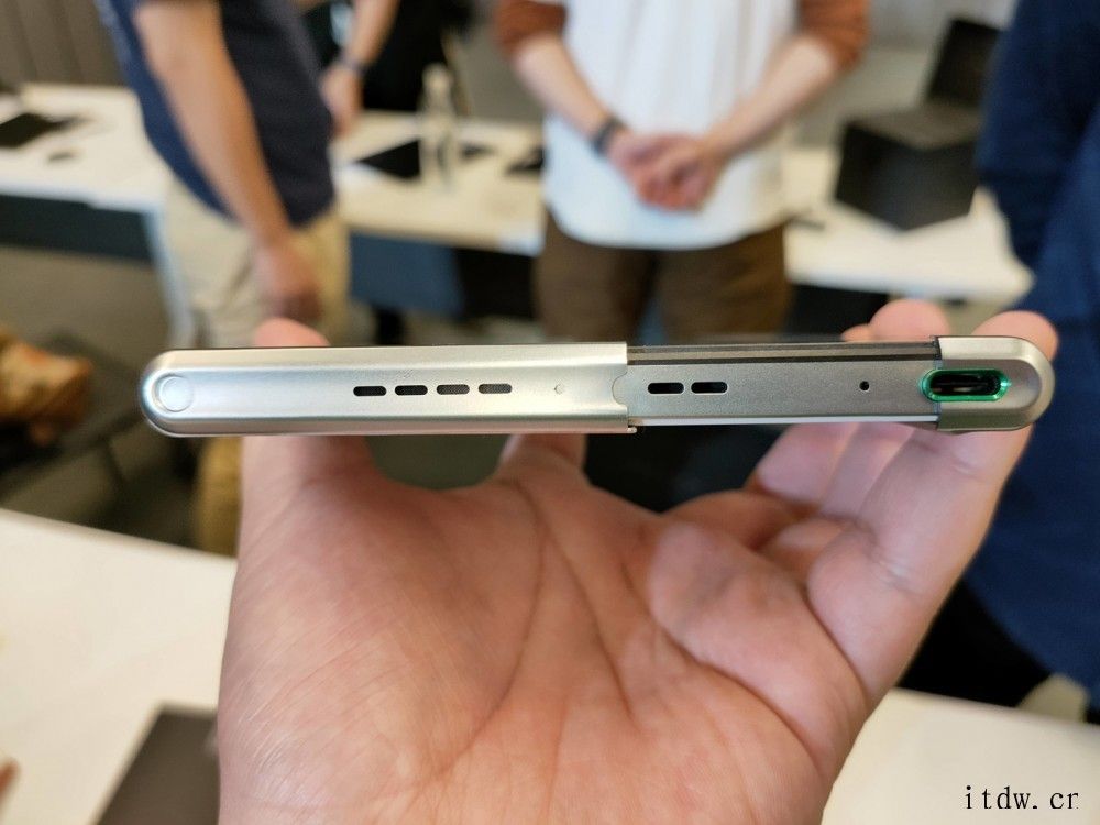 OPPO 公开柔性显示组件以及显示装置专利