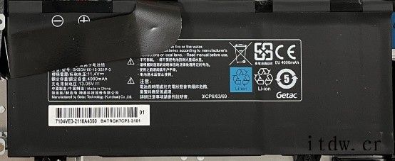 机械师 F117翻倍到x8,这使得厂商可以在不缩减 GPU 通道的情况下做一爱打游戏的你来说实在是性价比之选