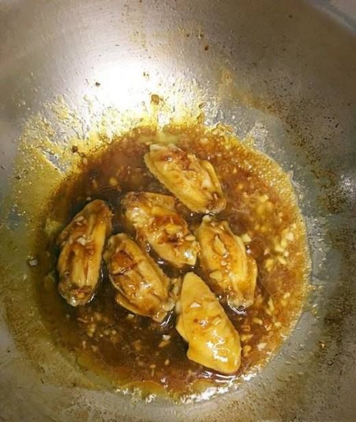 鸡翅肉质细嫩,口感鲜美,一直很受家人的喜爱