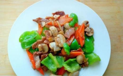 肉片口蘑炒青椒的家常做法
