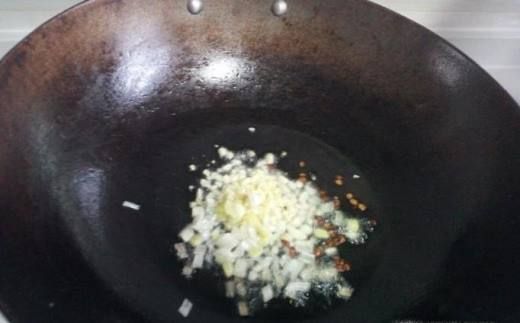 肉片炒腐竹,味道鲜美,营养丰富