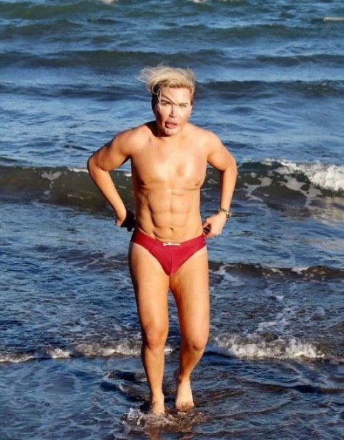 Rodrigo Alves10年间花280万做42次整容手术