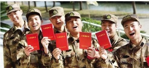 高校毕业生应征入伍服义务兵役要经过哪些程序?（高校学生申请应征入伍服兵役的程序是什么）