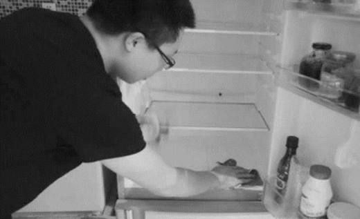 针对如何给冰箱清洗消毒