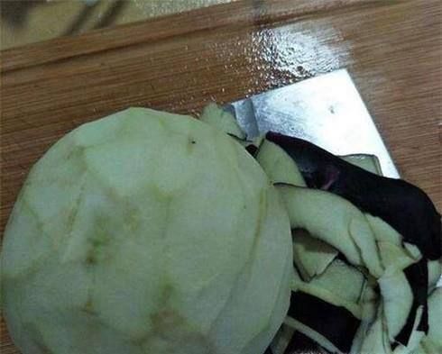 茄子去皮其实是很简单的,一起来看看如何去茄子皮?