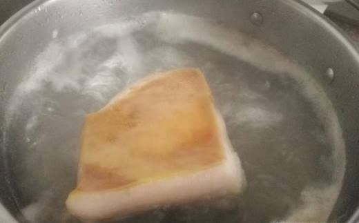 青蒜苗与肉同炒,是极佳的搭配