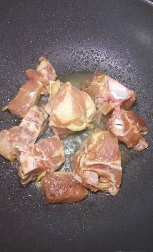 怎样做柠檬味土豆烧排骨?