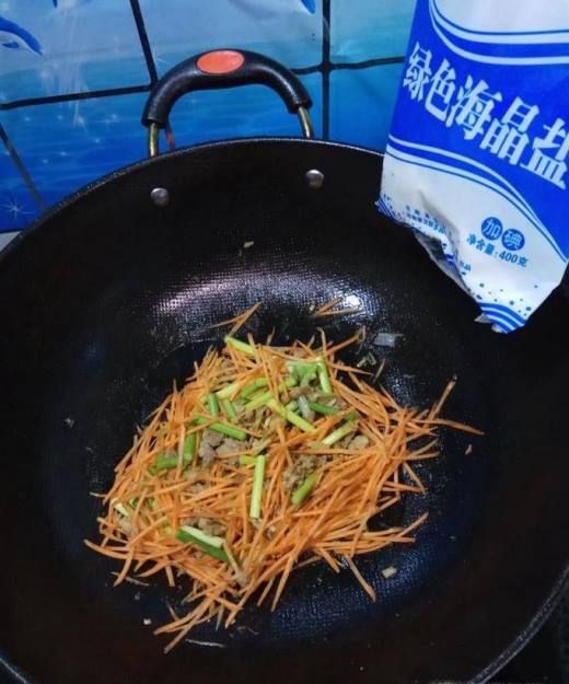 怎样做美味的蒜苔胡萝卜丝炒肉末?