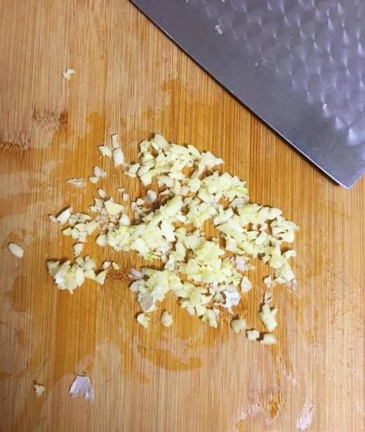 鸡翅肉质细嫩,口感鲜美,一直很受家人的喜爱