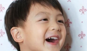 姓冯的男孩名字大全 冯姓在我国百家姓排名中是排在第28位2017姓冯的男孩名字最高分属鸡煜洋(冯政俞)