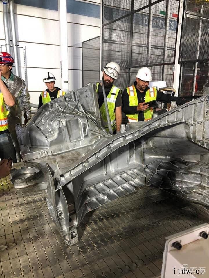 特斯拉加州工厂正在使用大型压铸机生产这种部件