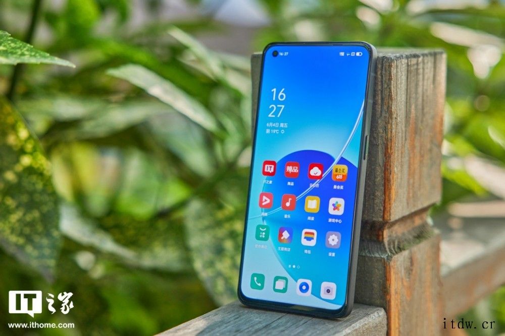 IT大王发布 OPPO Reno6 系列三款新机