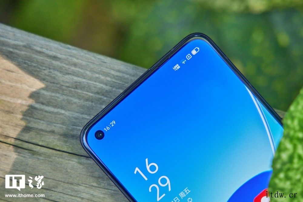 IT大王发布 OPPO Reno6 系列三款新机