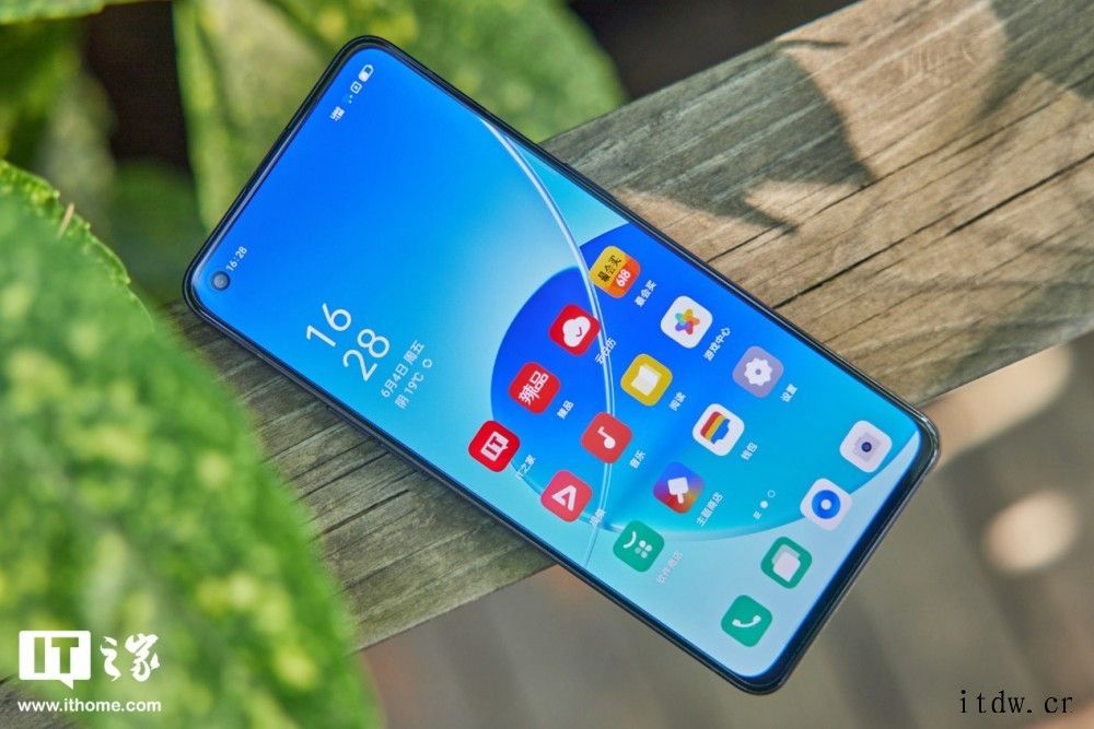IT大王发布 OPPO Reno6 系列三款新机
