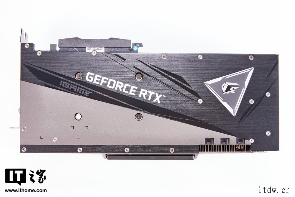 赛博朋克硬朗外观:七彩虹 iGame GeForce RTX七彩虹 iGame GeForce RTX 3070 Ti 七彩虹 iGame GeForce RTX 3070 Ti 