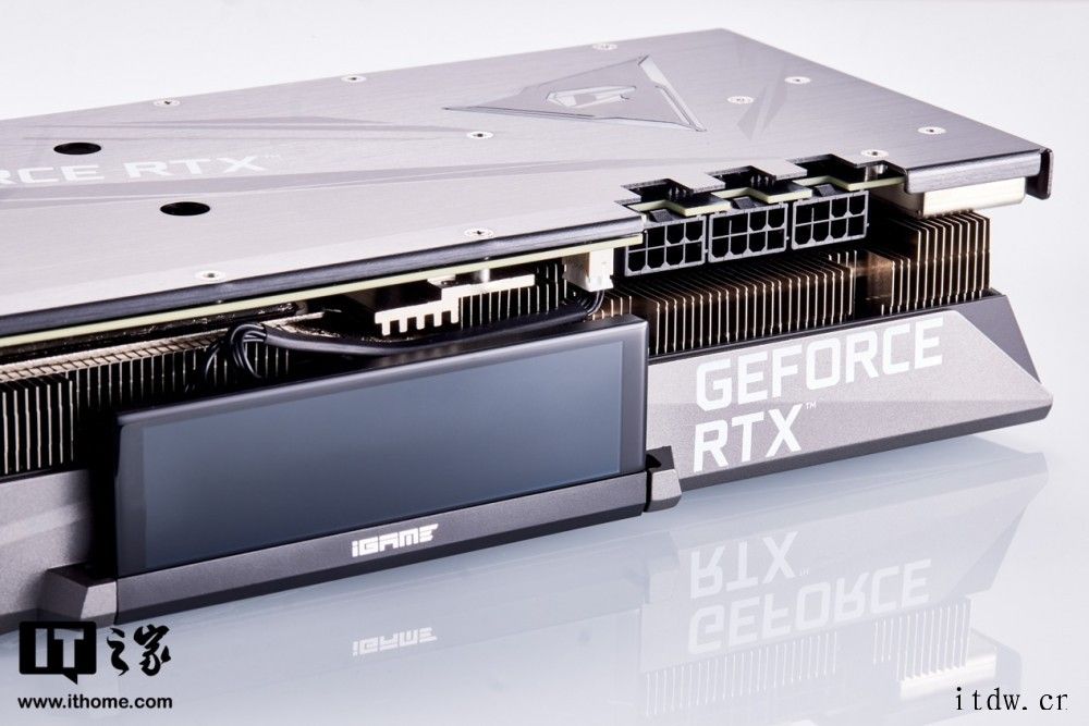 赛博朋克硬朗外观:七彩虹 iGame GeForce RTX七彩虹 iGame GeForce RTX 3070 Ti 七彩虹 iGame GeForce RTX 3070 Ti 