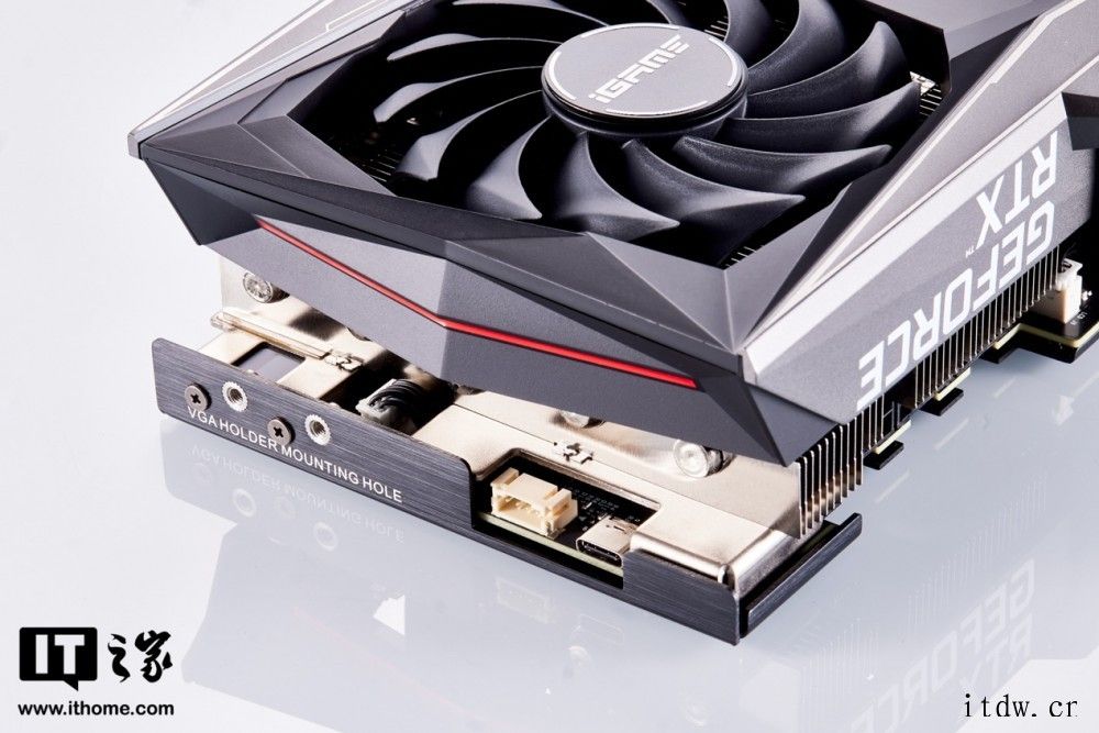 赛博朋克硬朗外观:七彩虹 iGame GeForce RTX七彩虹 iGame GeForce RTX 3070 Ti 七彩虹 iGame GeForce RTX 3070 Ti 