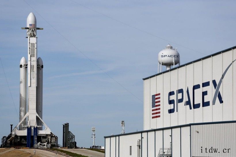 SpaceX 星链网络在谈大合作,为飞机提供互联网服务