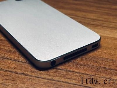 苹果 iPod Touch 5 原型机照片流出:采用倒角设计