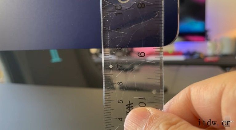 部分用户反馈苹果 M1 iMac 是歪的