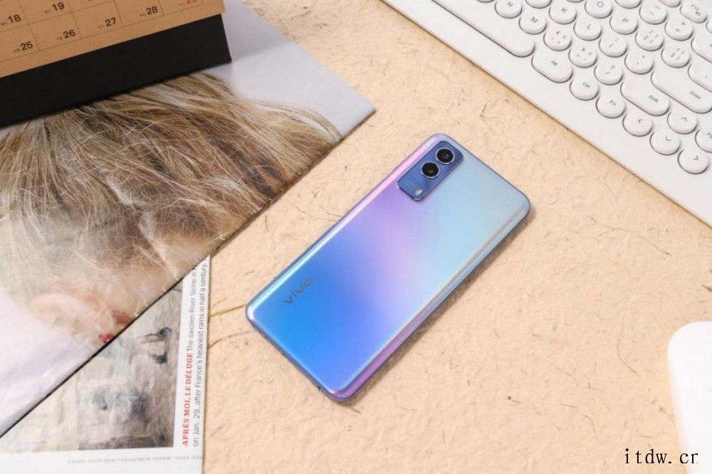 1799元起:内置 5000mAh 的大电池,vivo Y5