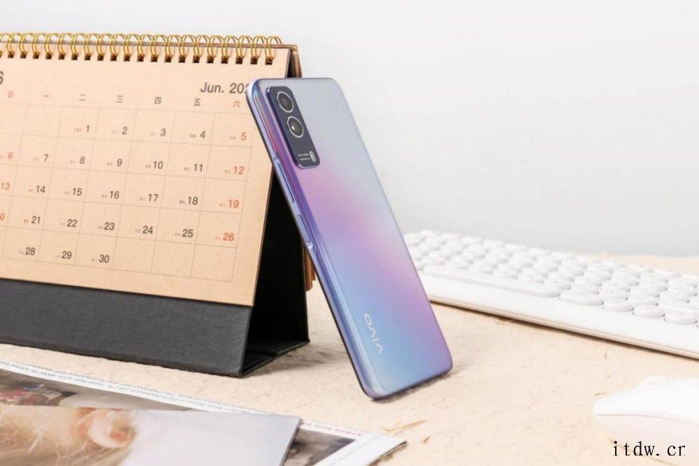 1799元起:内置 5000mAh 的大电池,vivo Y5