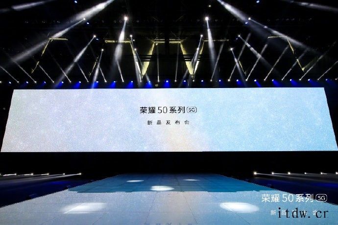 荣耀 CEO 赵明:黎明前的黑暗已经过去,市场份额已由最低 