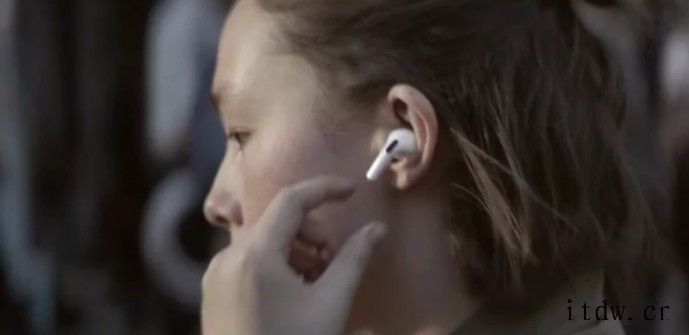 苹果技术副总裁暗示新 Airpods 将增加运动健康追踪功能