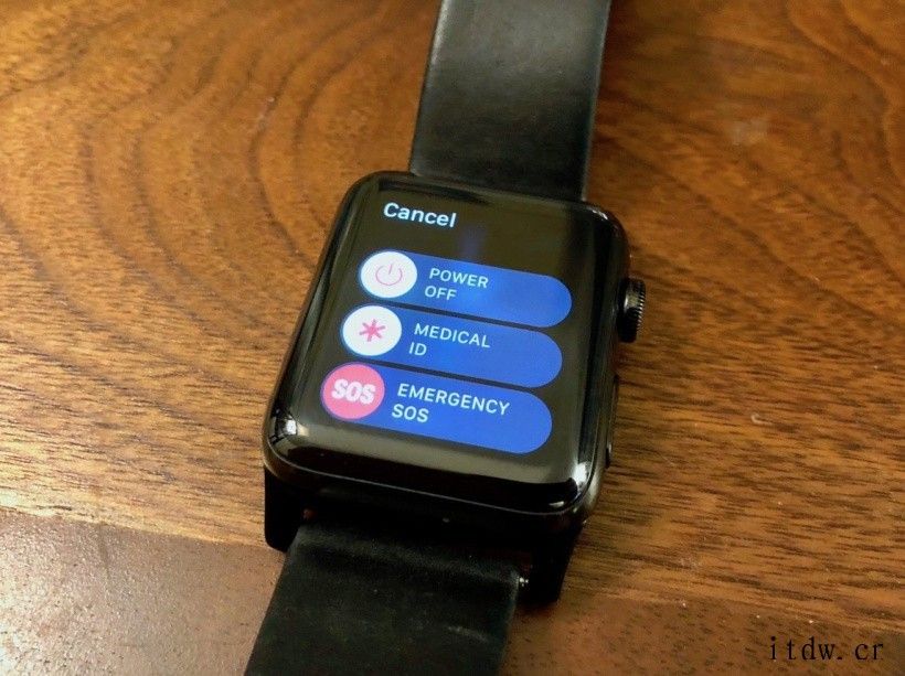 Apple Watch 用户在睡觉或运动时不断地意外拨打 9