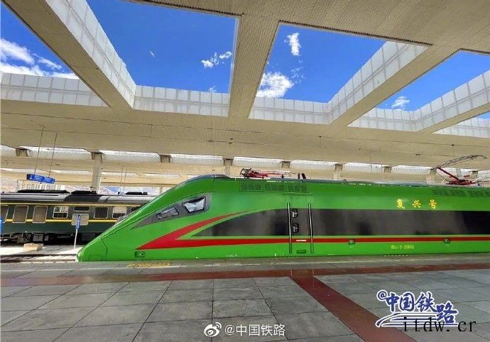复兴号首次开进西藏,拉萨至林芝铁路 6 月 25 日开通运营