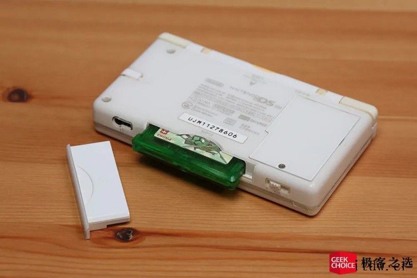 任天堂 NDSL:这款游戏掌机霸榜全球销冠 15 年,比 SPSP掌机的,但从游戏本身的品质来看却又强过