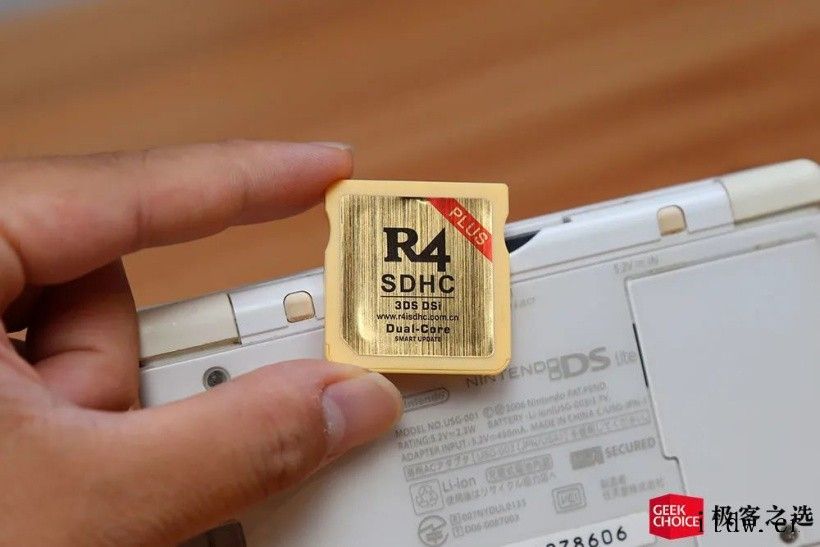 任天堂 NDSL:这款游戏掌机霸榜全球销冠 15 年,比 SPSP掌机的,但从游戏本身的品质来看却又强过