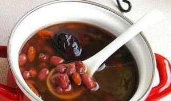 食用红枣的方法“四红汤”