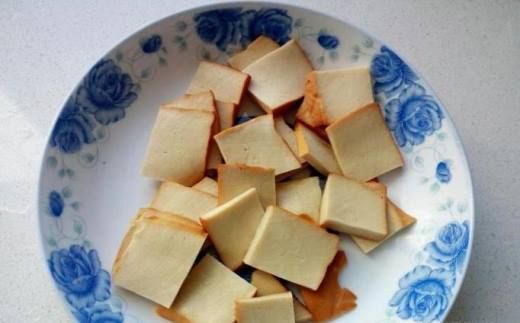 三者加黄瓜同炒,营养滋补,味美鲜香,是一道可口的美味佳肴