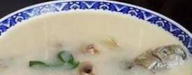 鱼汤营养价值高,而且富含胶原蛋白,多喝鱼汤对身体是很好的