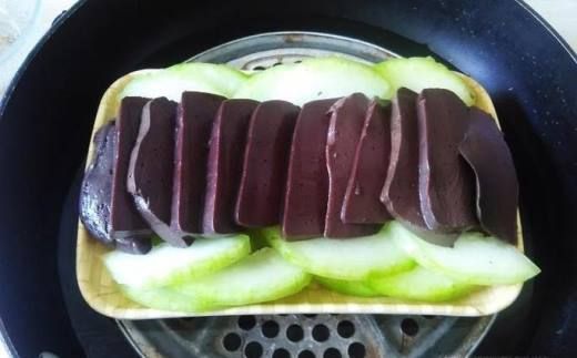 冬瓜和牛血都是家常的普通食材,做出来的成品味道非常棒