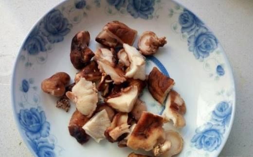 三者加黄瓜同炒,营养滋补,味美鲜香,是一道可口的美味佳肴